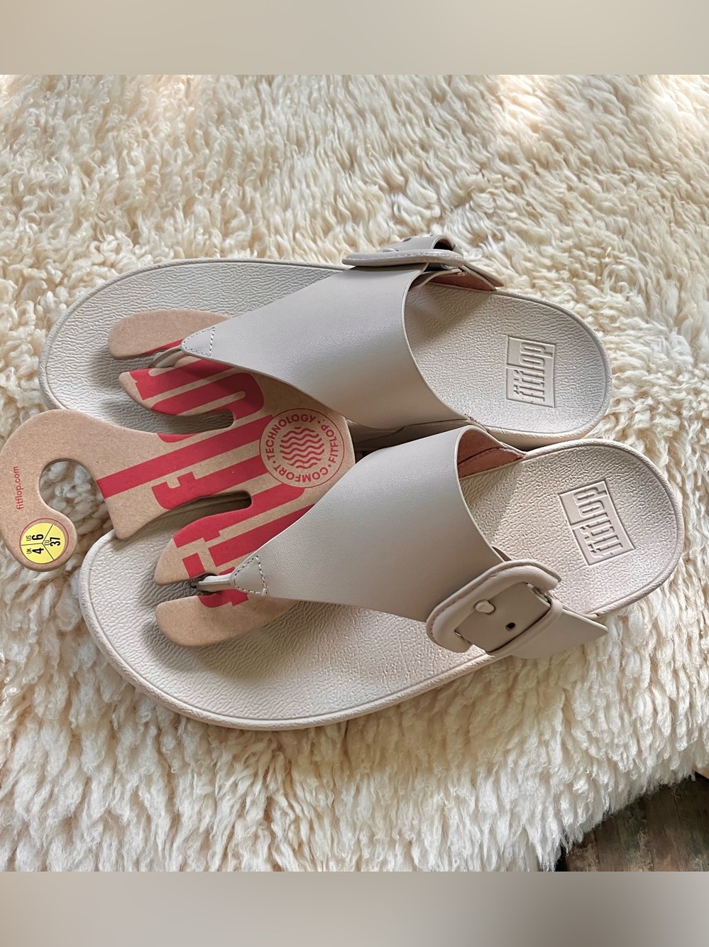 NWT  FitFlop Lulu Covered Buckle Leather Adjustable Toe Post Sandals in Stone 6 - Picture 9 of 16